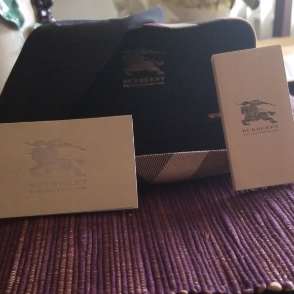 Burberry Women's Sunglasses - Picture 7 of 8